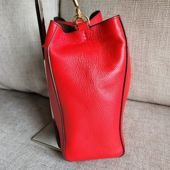 Like New!  Tory Burch red McGraw bucket bag with shoulder strap and dust bag - Picture 12 of 12